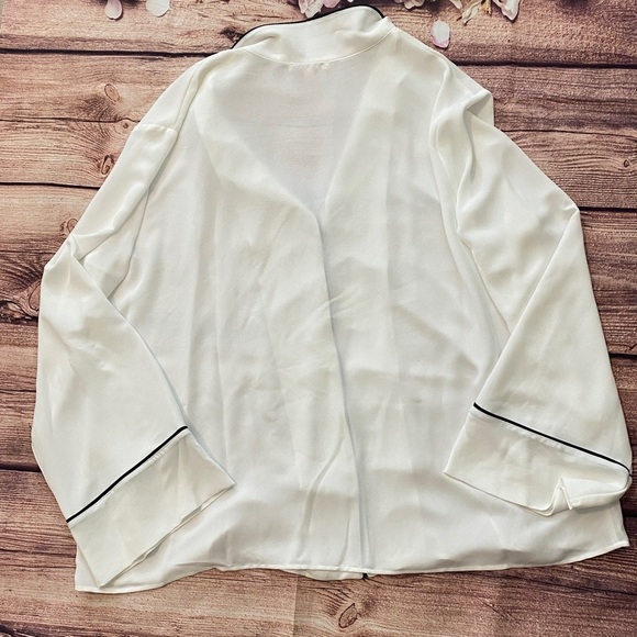 Gibson Latimer Pajama Style White Blouse with Black Piping - Picture 5 of 12